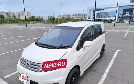 Honda Freed I, 2011 год, 900 000 рублей, 2 фотография