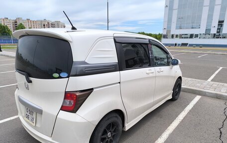 Honda Freed I, 2011 год, 900 000 рублей, 4 фотография