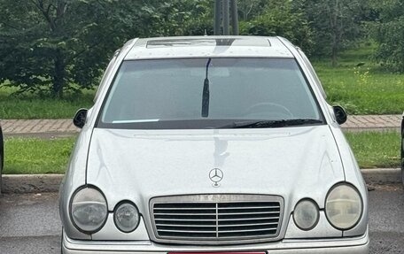 Mercedes-Benz E-Класс, 1998 год, 250 000 рублей, 1 фотография