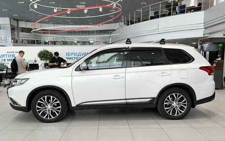 Mitsubishi Outlander III рестайлинг 3, 2016 год, 1 990 000 рублей, 10 фотография