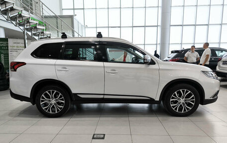 Mitsubishi Outlander III рестайлинг 3, 2016 год, 1 990 000 рублей, 5 фотография