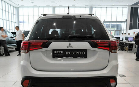 Mitsubishi Outlander III рестайлинг 3, 2016 год, 1 990 000 рублей, 7 фотография