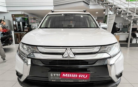Mitsubishi Outlander III рестайлинг 3, 2016 год, 1 990 000 рублей, 2 фотография