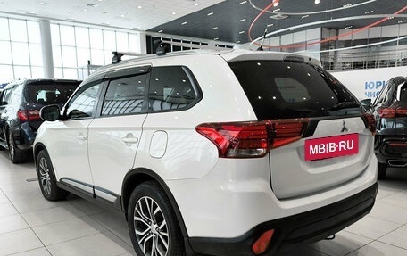 Mitsubishi Outlander III рестайлинг 3, 2016 год, 1 990 000 рублей, 8 фотография