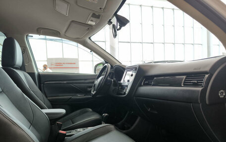Mitsubishi Outlander III рестайлинг 3, 2016 год, 1 990 000 рублей, 13 фотография