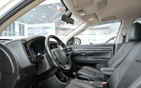 Mitsubishi Outlander III рестайлинг 3, 2016 год, 1 990 000 рублей, 20 фотография