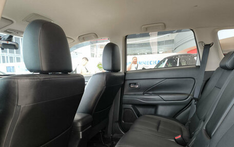 Mitsubishi Outlander III рестайлинг 3, 2016 год, 1 990 000 рублей, 15 фотография