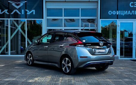 Nissan Leaf II, 2018 год, 2 170 000 рублей, 2 фотография