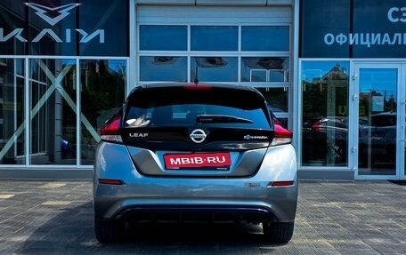Nissan Leaf II, 2018 год, 2 170 000 рублей, 4 фотография
