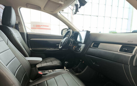 Mitsubishi Outlander III рестайлинг 3, 2013 год, 1 200 000 рублей, 13 фотография
