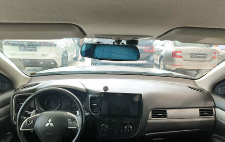 Mitsubishi Outlander III рестайлинг 3, 2013 год, 1 200 000 рублей, 17 фотография