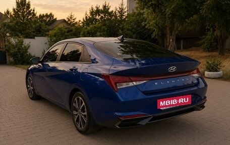 Hyundai Elantra, 2021 год, 1 830 000 рублей, 3 фотография