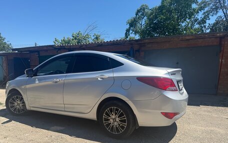 Hyundai Solaris II рестайлинг, 2015 год, 1 170 000 рублей, 2 фотография