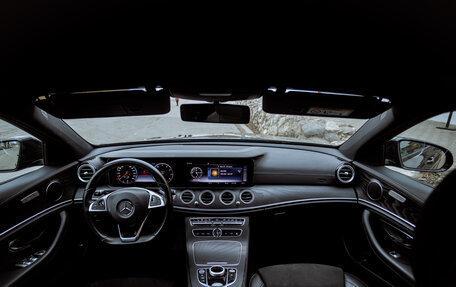 Mercedes-Benz E-Класс, 2018 год, 3 500 000 рублей, 7 фотография