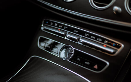 Mercedes-Benz E-Класс, 2018 год, 3 500 000 рублей, 10 фотография