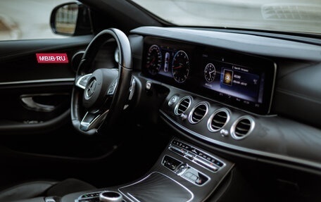 Mercedes-Benz E-Класс, 2018 год, 3 500 000 рублей, 6 фотография