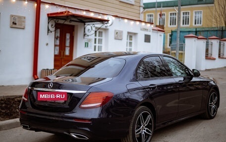 Mercedes-Benz E-Класс, 2018 год, 3 500 000 рублей, 4 фотография