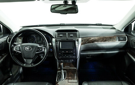 Toyota Camry, 2017 год, 2 249 700 рублей, 14 фотография