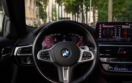 BMW 5 серия, 2021 год, 5 990 000 рублей, 13 фотография