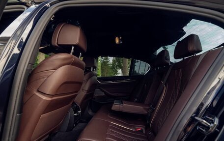 BMW 5 серия, 2021 год, 5 990 000 рублей, 15 фотография
