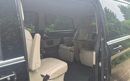 Mercedes-Benz V-Класс, 2018 год, 5 700 000 рублей, 5 фотография
