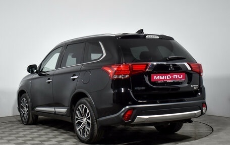 Mitsubishi Outlander III рестайлинг 3, 2018 год, 2 735 000 рублей, 8 фотография