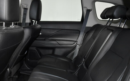 Mitsubishi Outlander III рестайлинг 3, 2018 год, 2 735 000 рублей, 13 фотография