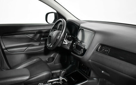 Mitsubishi Outlander III рестайлинг 3, 2018 год, 2 735 000 рублей, 14 фотография