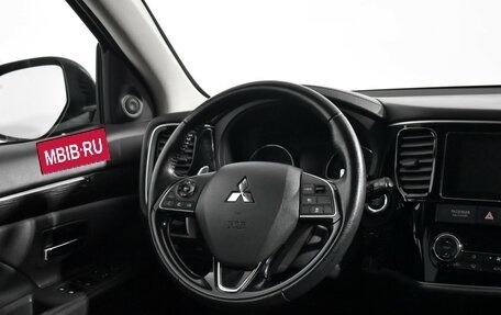 Mitsubishi Outlander III рестайлинг 3, 2018 год, 2 735 000 рублей, 16 фотография