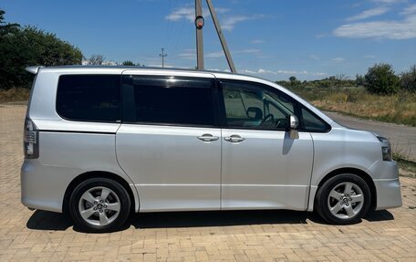 Toyota Voxy II, 2010 год, 1 300 000 рублей, 5 фотография