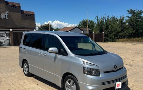 Toyota Voxy II, 2010 год, 1 300 000 рублей, 6 фотография
