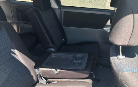Toyota Voxy II, 2010 год, 1 300 000 рублей, 13 фотография