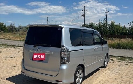 Toyota Voxy II, 2010 год, 1 300 000 рублей, 4 фотография