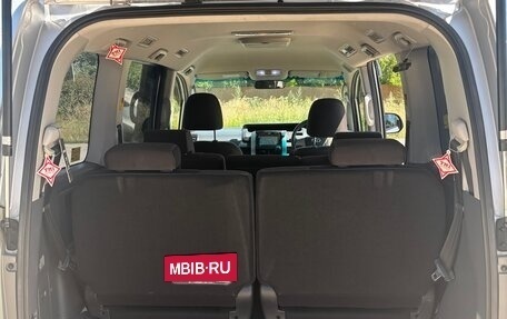 Toyota Voxy II, 2010 год, 1 300 000 рублей, 10 фотография