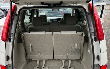 Toyota ISis I, 2010 год, 1 300 000 рублей, 6 фотография