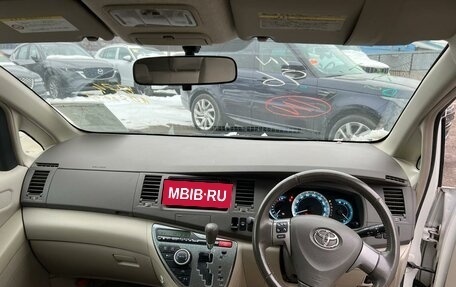 Toyota ISis I, 2010 год, 1 300 000 рублей, 4 фотография