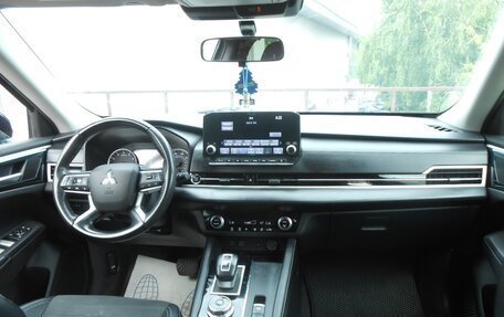 Mitsubishi Outlander, 2022 год, 2 950 000 рублей, 12 фотография