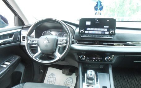 Mitsubishi Outlander, 2022 год, 2 950 000 рублей, 13 фотография
