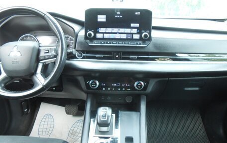 Mitsubishi Outlander, 2022 год, 2 950 000 рублей, 14 фотография