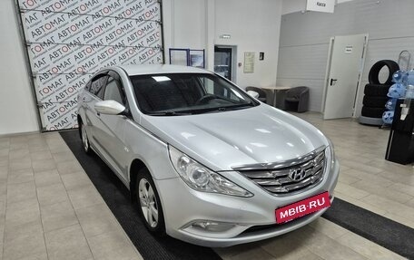 Hyundai Sonata VI, 2011 год, 796 000 рублей, 3 фотография