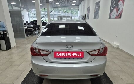 Hyundai Sonata VI, 2011 год, 796 000 рублей, 6 фотография