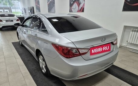 Hyundai Sonata VI, 2011 год, 796 000 рублей, 5 фотография