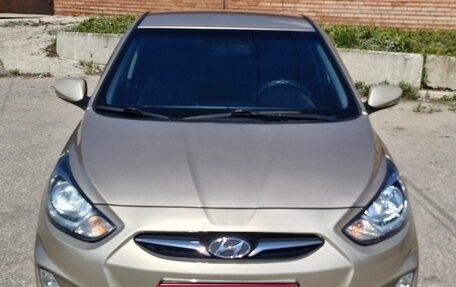 Hyundai Solaris II рестайлинг, 2012 год, 700 000 рублей, 1 фотография