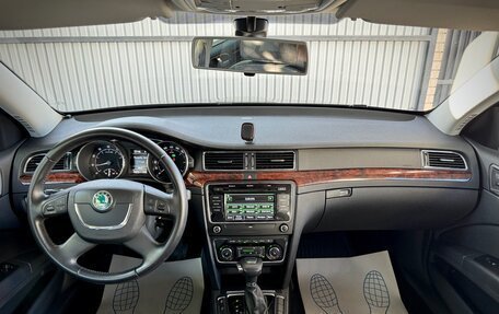 Skoda Superb III рестайлинг, 2012 год, 1 750 000 рублей, 23 фотография