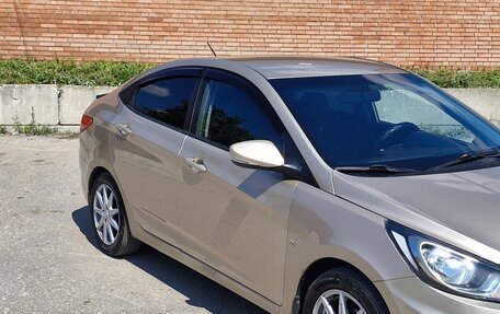 Hyundai Solaris II рестайлинг, 2012 год, 700 000 рублей, 3 фотография