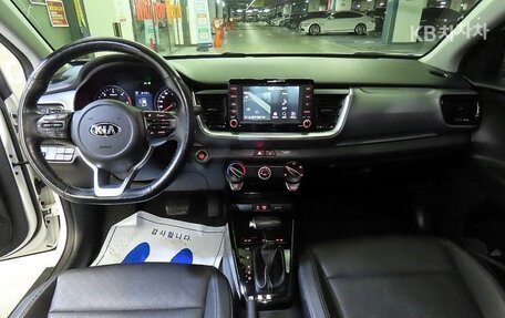 KIA Stonic, 2020 год, 1 550 000 рублей, 9 фотография