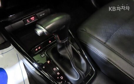 KIA Stonic, 2020 год, 1 550 000 рублей, 11 фотография