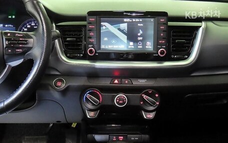 KIA Stonic, 2020 год, 1 550 000 рублей, 10 фотография