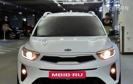 KIA Stonic, 2020 год, 1 550 000 рублей, 2 фотография