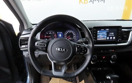 KIA Stonic, 2020 год, 1 500 000 рублей, 9 фотография